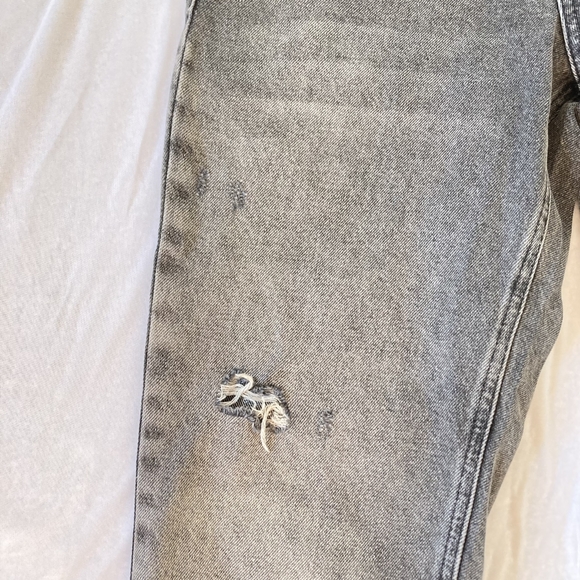 Preloved ASOS Men's Faded Black Distressed Jeans with Deliberate Holes Size 28 - Picture 10 of 13